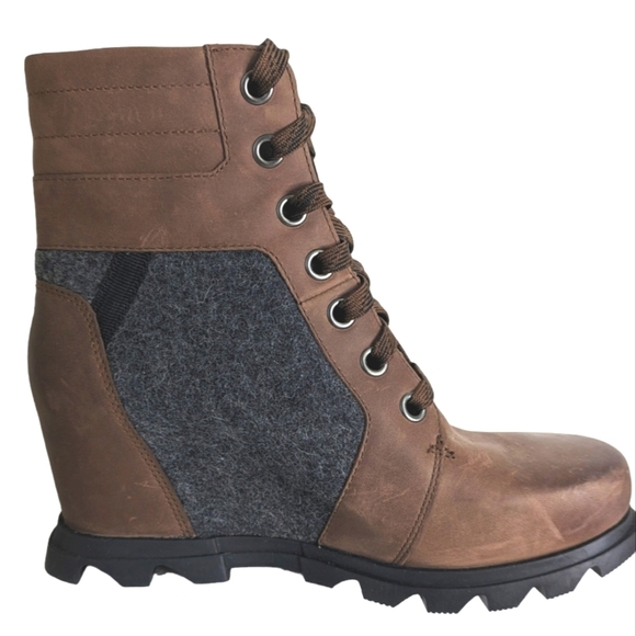 NEW...Joan of Arctic Waterproof Wedge III Lexie Lace-Up Bootie.... Size 10.5 - Picture 1 of 11